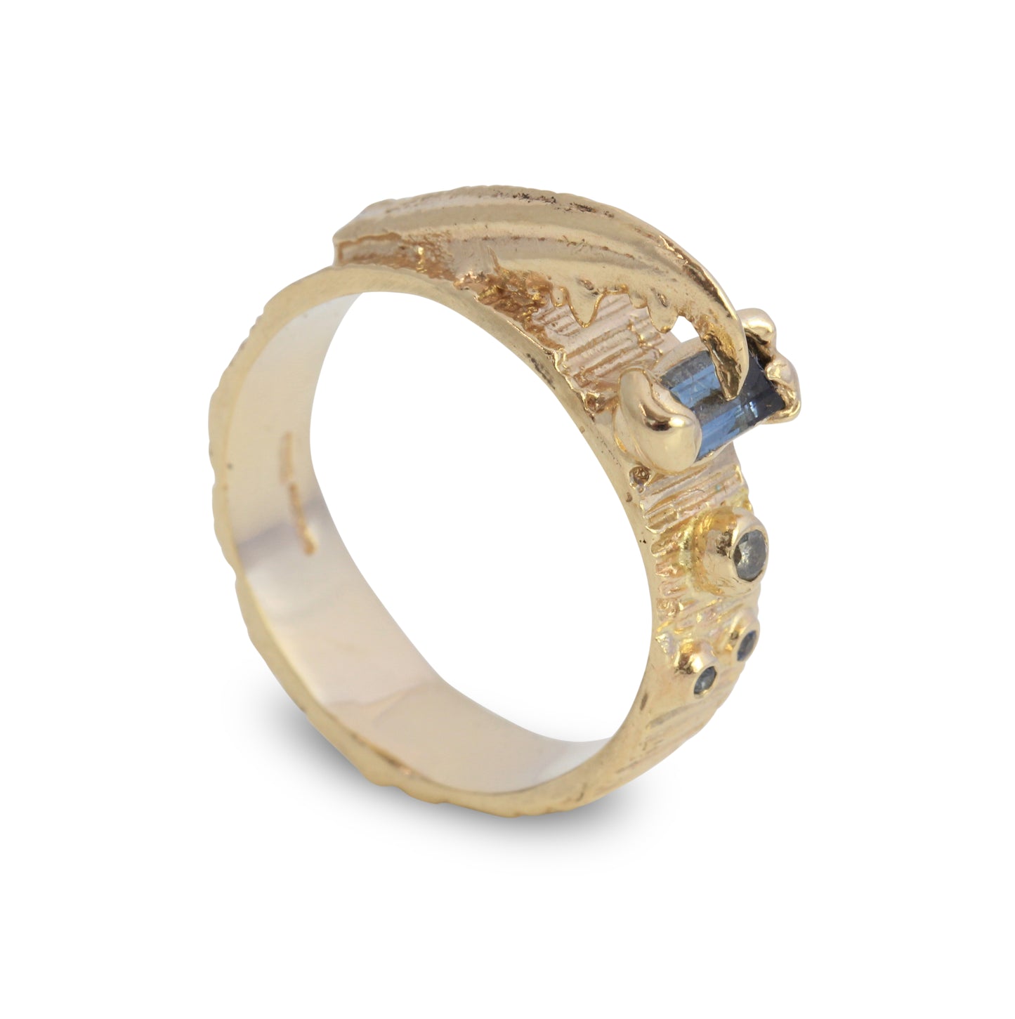 Sapphire barrel ring