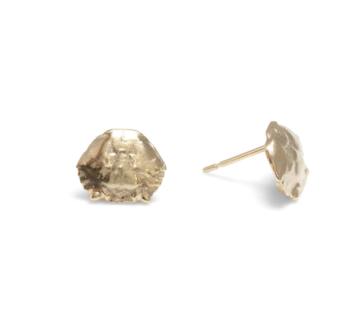 A pair of tiny crab claw studs cast in yellow gold. Perfect to wearing as a stacking earring on your earlobes. Side view of handmade pin.