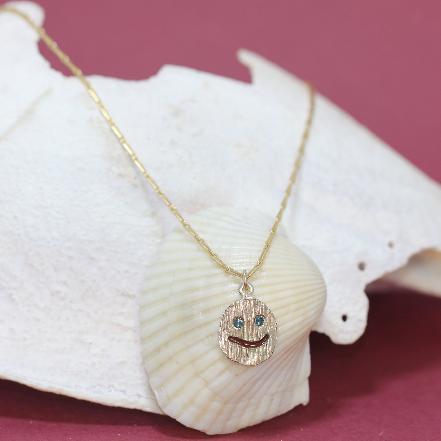 Smiley face 9ct gold