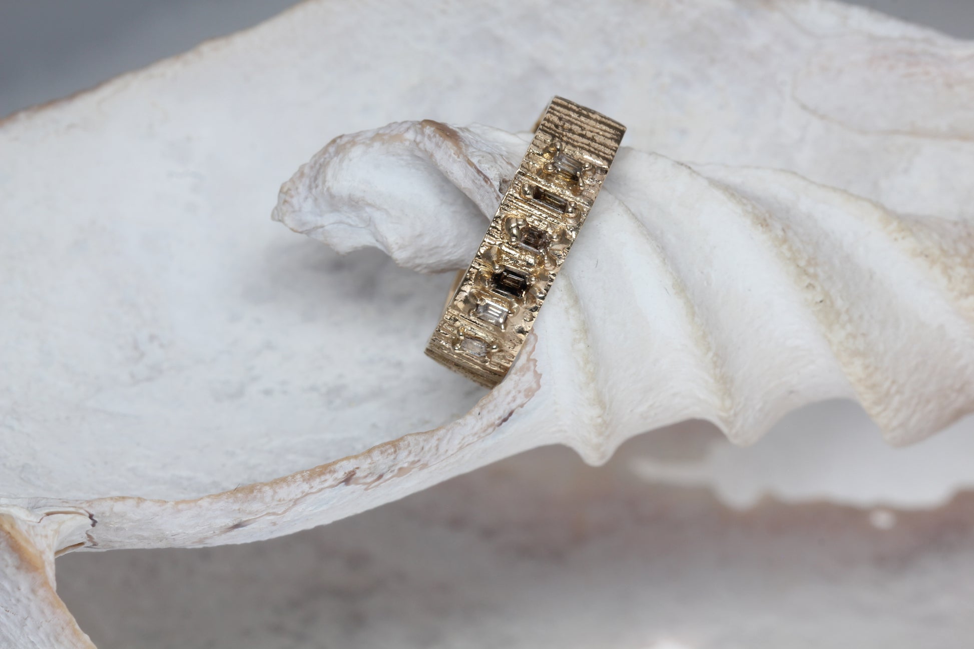 Bark 6mm gold with baguette diamonds - EilyOConnell
